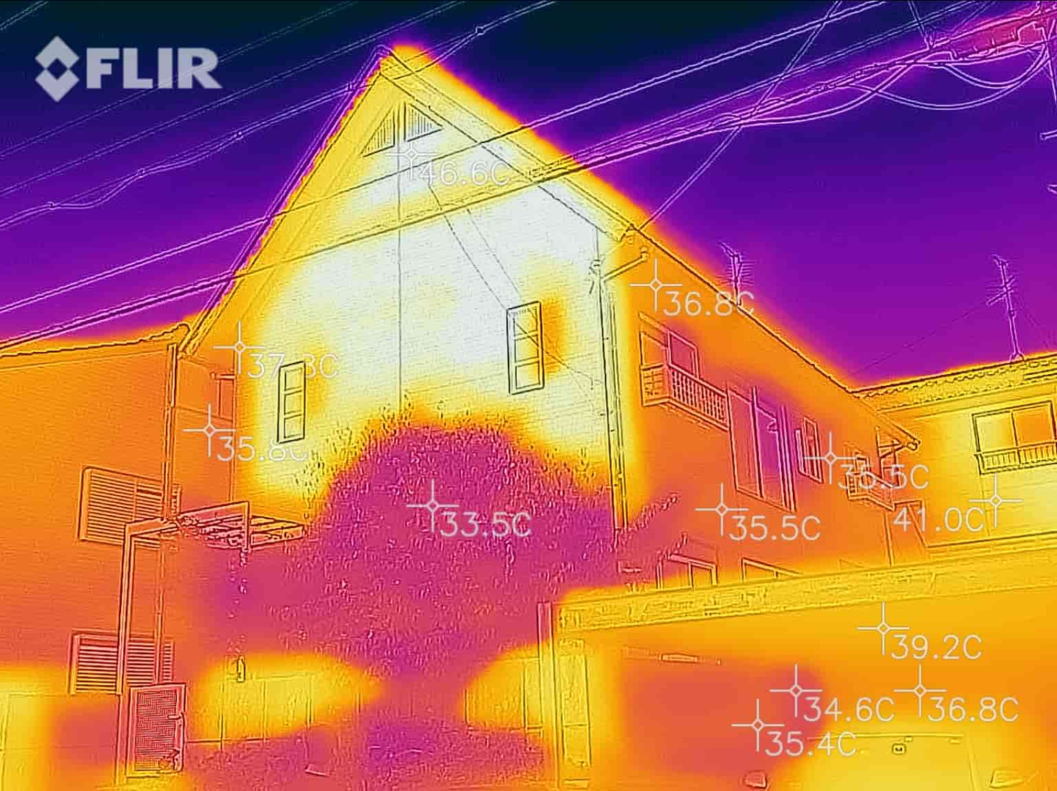 赤外線カメラで外壁温度の確認